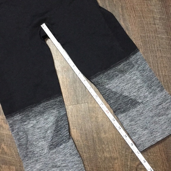 Lululemon Seamlessly Street Crop Heathered Black - Picture 7 of 11